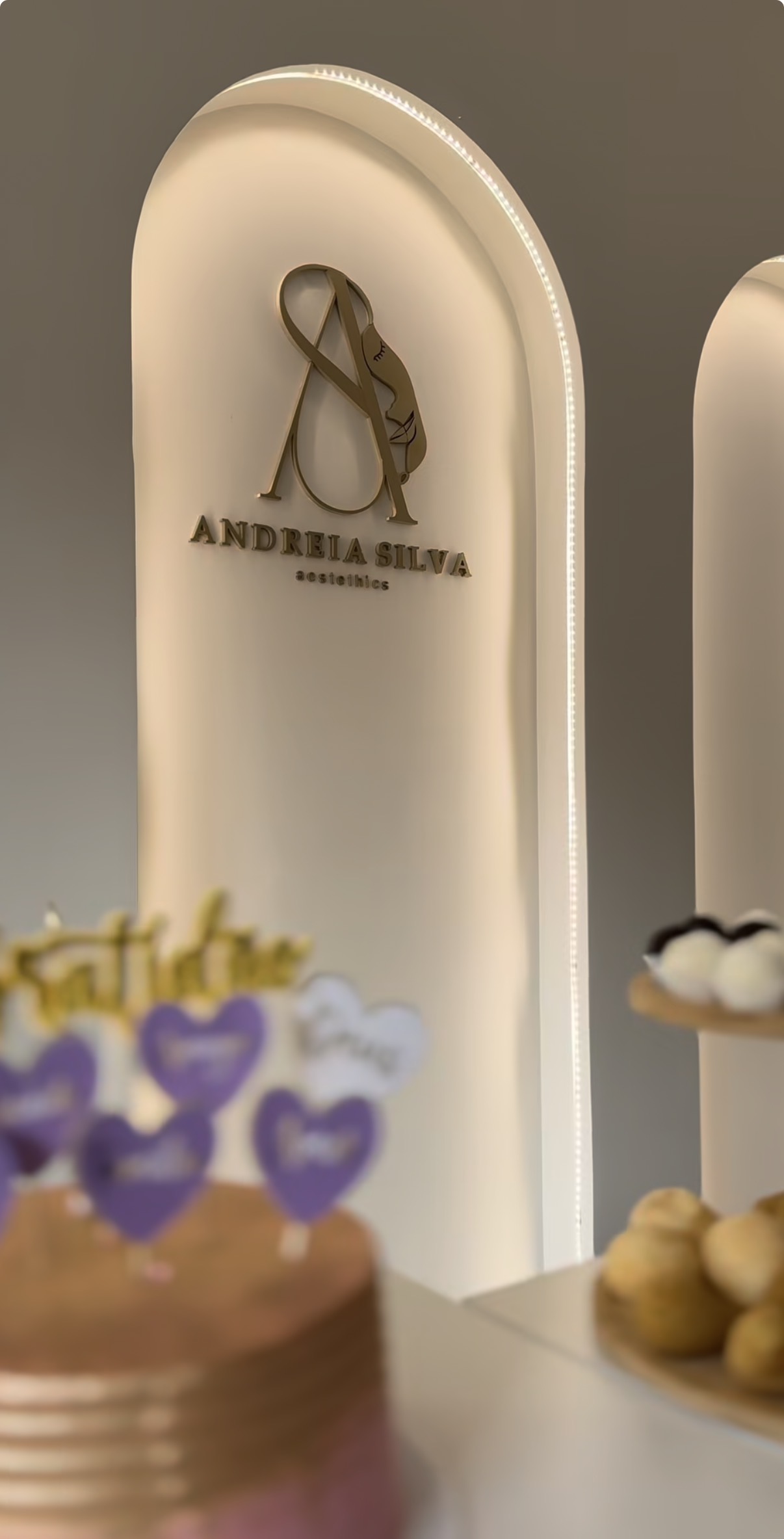 Detalhe do espaço com logótipo Andreia Silva